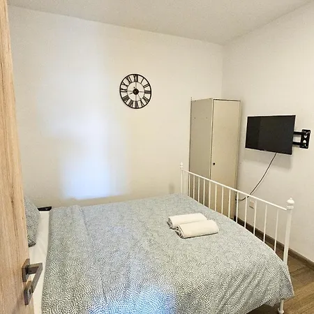 Habitación en casa particular Downtown Rooms, 200m From Marina Lárnaca