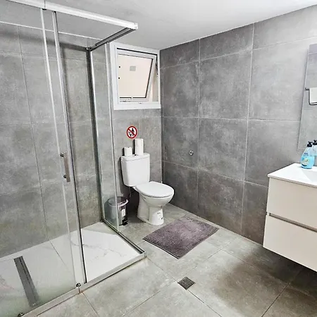 Ubytování v soukromí Downtown Rooms, 200m From Marina