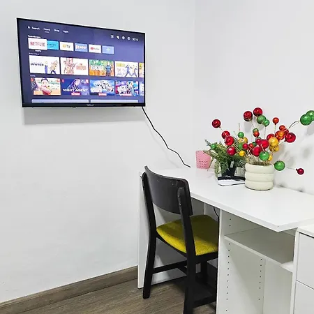 Downtown Rooms, 200m From Marina منزل للإقامة لارنكا