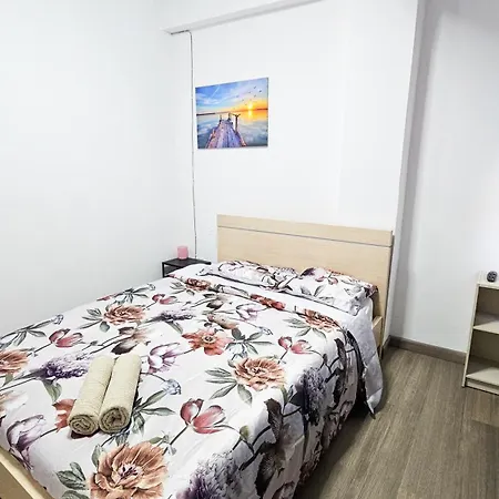 Downtown Rooms, 200m From Marina Larnaca