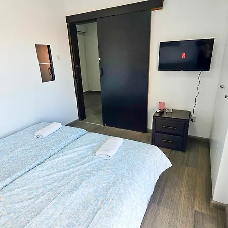 Downtown Rooms, 200m From Marina منزل للإقامة لارنكا