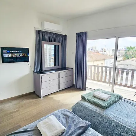 منزل للإقامة Downtown Rooms, 200m From Marina لارنكا