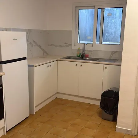 منزل للإقامة Downtown Rooms, 200m From Marina لارنكا