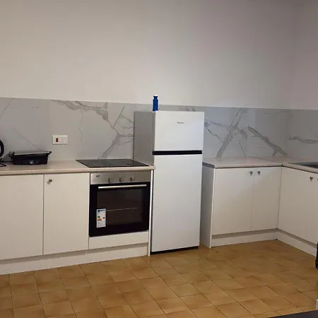 Downtown Rooms, 200m From Marina منزل للإقامة *