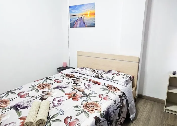 Downtown Rooms, 200m From Marina לרנקה