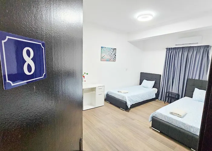 Downtown Rooms, 200m From Marina לרנקה