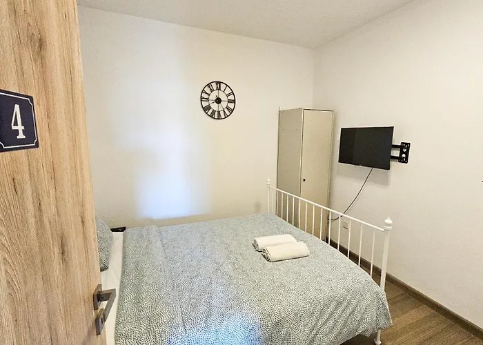 Ubytování v soukromí Downtown Rooms, 200m From Marina Larnaca