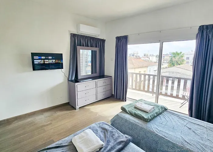 בית אירוח Downtown Rooms, 200m From Marina לרנקה