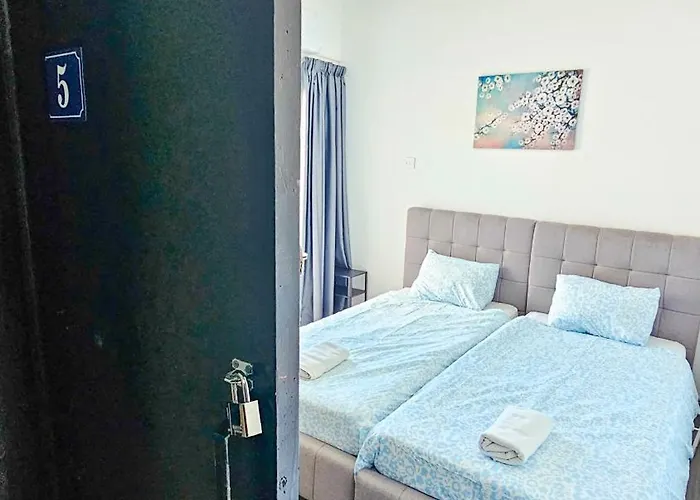 Downtown Rooms, 200m From Marina Ubytování v soukromí Larnaca