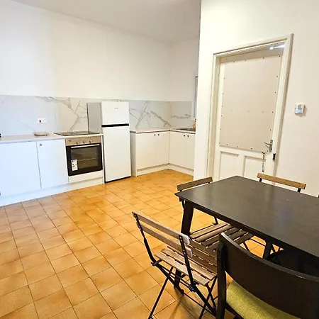 Downtown Rooms, 200m From Marina Rum i privatbostad *